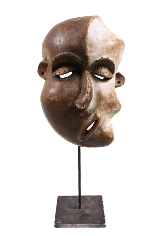 Mbangu distorted mask - Wood - Pende - Congo