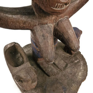 Bowl carier Figure - Wood - Yoruba - Nigeria